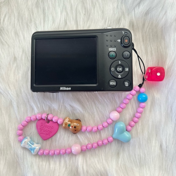 Nikon Coolpix L27 digital camera TESTED - Picture 2 of 8